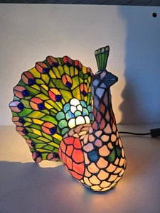 Lámpara de mesa rara grande estilo Tiffany de vidrio pavo real luz - excelente estado  - Imagen 1 de 7