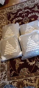 Beautiful Quality Xmas Cushions X 4 - Picture 1 of 1