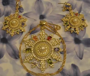 Dolly-Bijoux Fantaisie Parure 3PC Bo Chaine Pendentif Fleur Multicolore 60mm - Picture 1 of 1