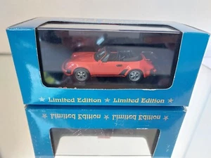 Schuco Exclusive Gold Edition Porsche 911 Turbo Cabrio in rosso 1:43 nella sc... - Foto 1 di 9
