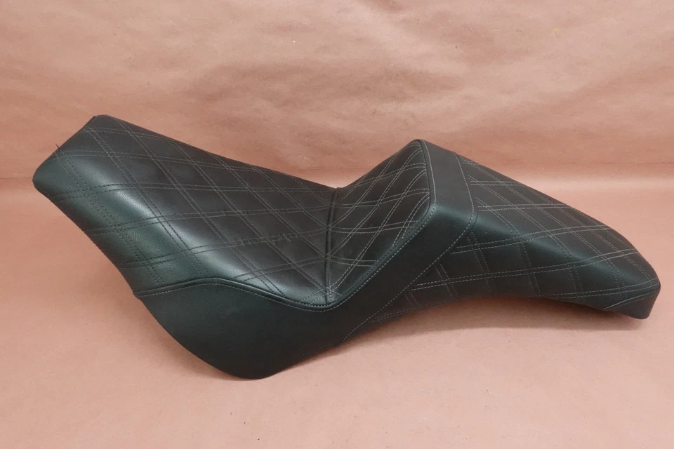 Sillín de asiento Harley-Davidson Softail FXST 2016-2021 Foto 1 de 4