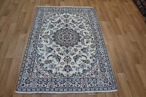 FINE HANDMADE NAIN RUG WOOL AND SILK RUG FLORAL DESIGN 163 x 115 CM - Picture 1 of 12