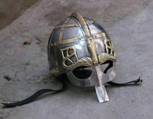 Elmetto/cavaliere vichingo a costine Vendel medievale in acciaio 18GA ottone goffrato - Foto 1 di 13