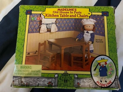 Mesa y sillas de cocina Madeline's Old House In Paris 2000 nuevas en caja-Eden Foto 1 de 4