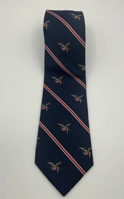 American Living Formal Rep 领带蓝色 W 红白条纹和鹰 W 旗子 58x3.5 英寸 — 第 1/4 张图片