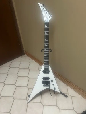 JACKSON PRO PLUS SERIES RR24 BLANCO NIEVE CON ESTUCHE Foto 1 de 4