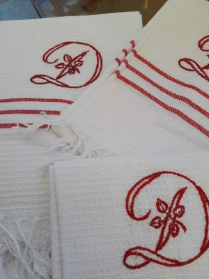7  jolies serviettes de toilette anciennes brodes monograme D en coton piqué - Photo 1/3