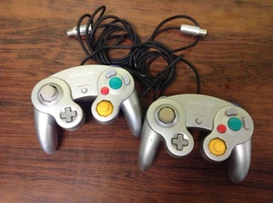 Lot of 2 Nintendo Gamecube Controller Silver Model DOL-003 Tested Japan B92 - Picture 1 of 7