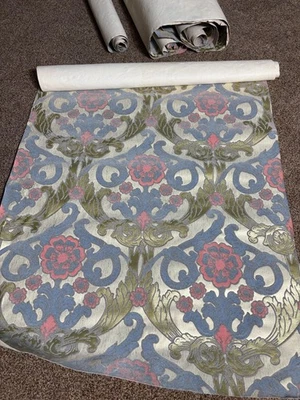 Vintage Velvet Flocked Floral Wallpaper w Gold Accents over 7 yards - Image 1 of 4