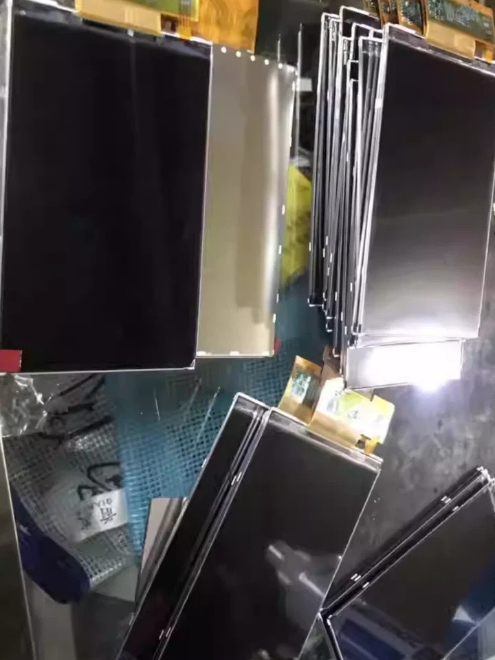 LB043WV2-SD01 Touch Screen  4.3-Inch 480 * 800 Display LCD Screen - Image 1 of 1