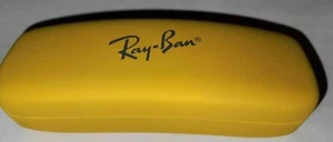 ESTUCHE RÍGIDO PARA GAFAS RAY-BAN AMARILLO CON CIERRE DE RESORTE INTERIOR ROJO - Imagen 1 de 7