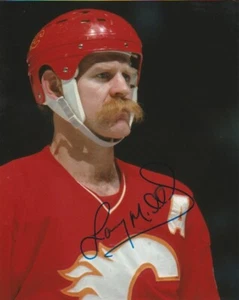 ¡FOTO DE COLECCIÓN LANNY McDONALD FIRMADA LLAMAS CALGARY 8x10! Autógrafo - Imagen 1 de 1