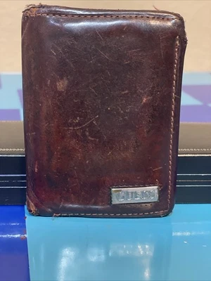 Vintage Guess Leather Tri-Fold Wallet – Brown – Guess Logo – Distressed Wear - Image 1 of 4
