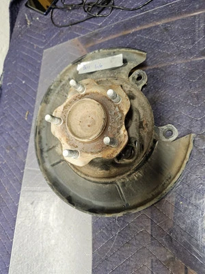 Nissan Sentra 2015 pasajero derecho eje trasero nudillo Foto 1 de 4