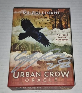 Tarot Urban Crow Oracle - Casa de heno con libro guía FIRMADO por MJ Cullinane - Imagen 1 de 11