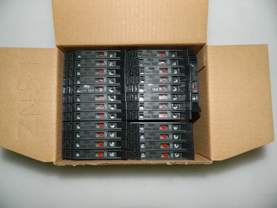 Bloque de terminales Cooper Bussmann CANTIDAD 25 F520STLED12-GY Foto 1 de 4