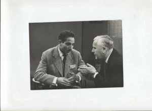 Nr. 11520 / Vintage Foto Alain Mimoun im französischen Fernsehen 9.12.1956 - Bild 1 von 1