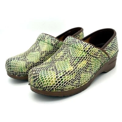Zuecos clásicos Sanita verde piel de serpiente para mujer talla 37 cómodos acolchados enfermería” Foto 1 de 4