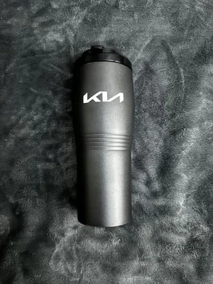 Xícara de café Kia nova em folha isolada - Imagem 1 de 2