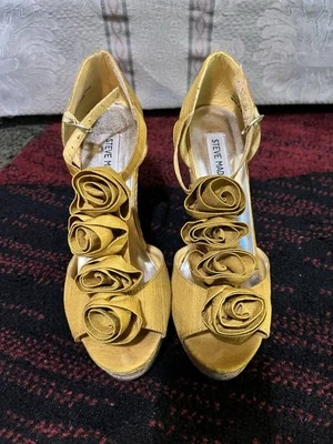 Steve Madden Tacones Cuña Corcho Amarillo Talla 6M  Foto 1 de 4