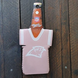 NFL Pink Carolina Panthers Bottle Jersey Koozie - Neu mit Etikett - Bild 1 von 2