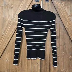 Suéter de cuello alto acanalado a rayas blanco negro FCT With Love para mujer pequeño - Imagen 1 de 4
