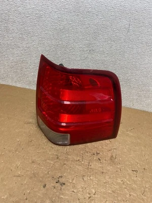 Оригинальный правосторонний задний фонарь для Ford Expedition 2003 2004 2005 2006 годов выпуска V5753 DW - Изображение 1 из 4