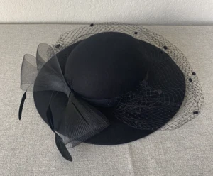 Sombrero de lana de fieltro Michael Howard con plumas, velo de red y lazo en negro 100 % lana, EE. UU. - Imagen 1 de 8