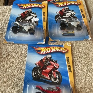 Hot Wheels 2010 DUCATI 1098R Red #017/240 Three Variations - Picture 1 of 4