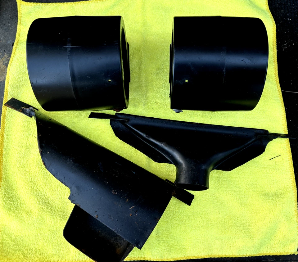 DETOMASO PANTERA 71-74 PARTS:    MISC. A/C AND DEFROSTER DUCTS - Image 1 of 1