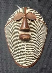 Vintage handgeschnitzte afrikanische Stammesmaske aus Holz - Bild 1 von 10