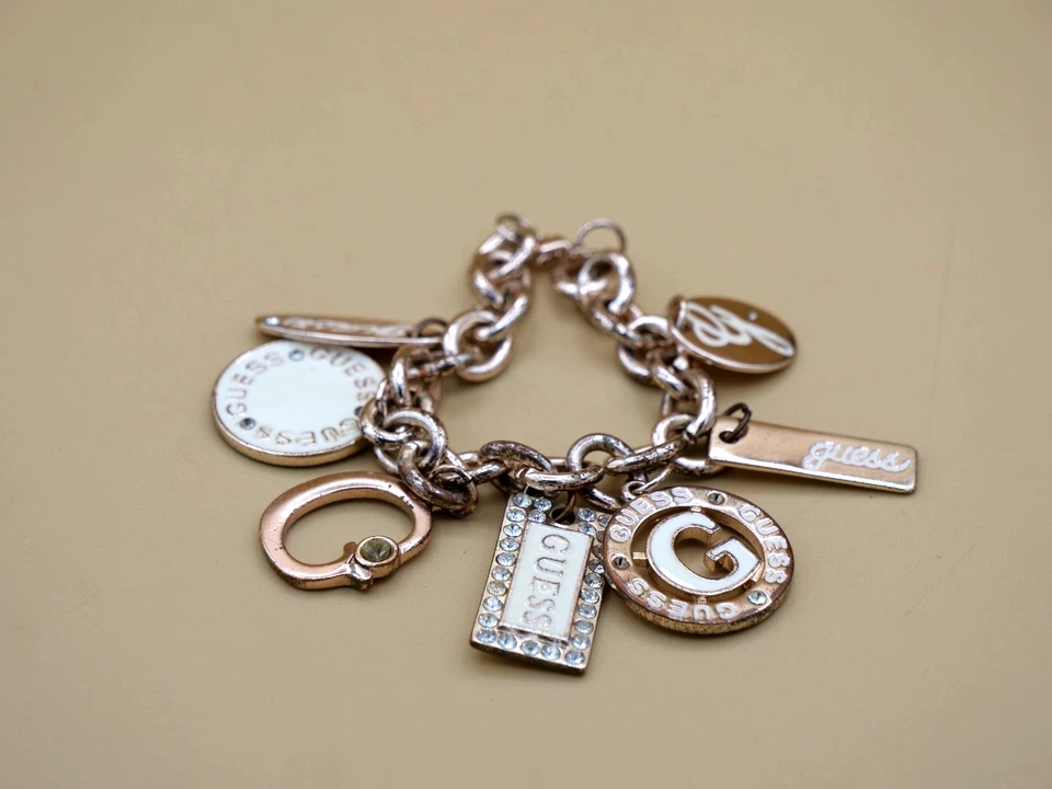 Pulsera Guess Jewerly Mujer Dije Tono Dorado 6" Foto 1 de 3