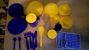 Vintage Bambola Childrens kitchen items - Plates, Cups, Coffee Pot, Cutlery, Jug - Picture 1 of 5