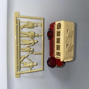LLEDO MODELS OF DAYS GONE BARTON BUS W/FIGURES - Picture 1 of 6