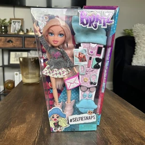 Muñeca Bratz #SelfieSnaps CLOE con accesorios MGA 2015 - NUEVA EN CAJA - Imagen 1 de 5