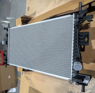 Discount Radiator 13219 For 2012 2013 2014 - 2018 Ford Focus 2.0L L4 SE Titanium - Изображение 1 из 4