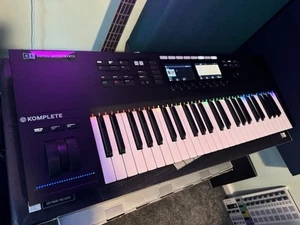 Native Instruments Komplete Kontrol S49 Mk2 – MIDI Keyboard Controller - Picture 1 of 7