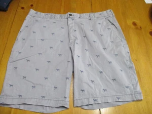 Izod Advantage Performance Shorts All Over Dog Print Men’s Sz 40 Gray,9.5 Inseam - Picture 1 of 12