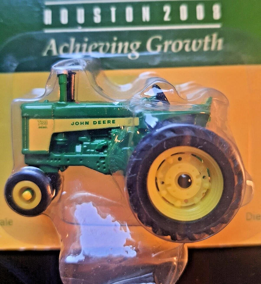 JOHN DEERE TOY TRACTOR - 1:64 True Scale - Image 1 of 3