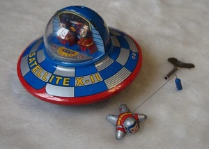 wind up tinplate toy UFO SATELLITE X-II SPACE SHIP saucer antique classic - Picture 1 of 13