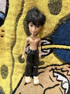 Muñeca Bratz Boyz 2003 Eitan Boy de Colección con Conjunto de Pantalón Baggie Muñeca MGA - Imagen 1 de 5