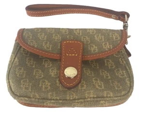 Dooney Bourke Lona Recubierta Cuero Tostado Botón Solapa Muñequera Correa Portátil Mini - Imagen 1 de 9