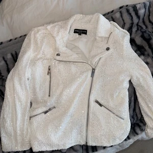 Chaqueta Generation Love XS Manga 3/4 Lentejuelas Blancas Estilo Moto ¡Detalles Plateados! Nuevo Orden Mundial - Imagen 1 de 10