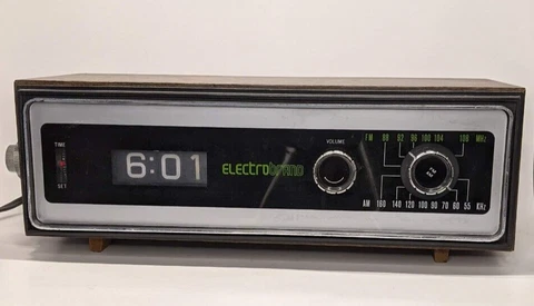 Vintage Flip Clock AM/FM Radio with Alarm ELECTRO BRAND Wood for parts AS-IS Cover