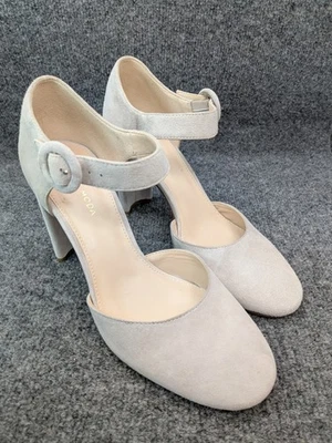 Sapatos femininos Pelle Moda tamanho 8M bege biqueira redonda salto 4" alça única no tornozelo - Imagem 1 de 4