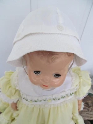 Sombrero de sol vintage para bebé/muñeca blanco mini-ballena algodón con correa elástica para la barbilla  Foto 1 de 4