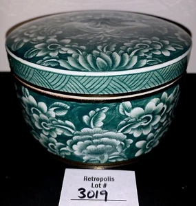 THE BON MARCHE ROUND GREEN FLORAL FRUIT TRINKET DISH BOX Vintage - Picture 1 of 7