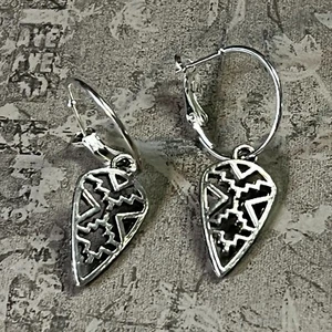 Silver Tone Southwest Arrowhead Design Charms Hoops Dangle Earrings. S129 - Picture 1 of 4