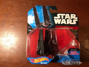 Disney Hot Wheels Star Wars #11 Kylo Ren's Command Shuttle /w Navigation NIB - Picture 1 of 4
