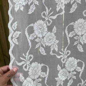 Cortina de encaje de malla transparente de nailon suave vintage años 60 FLOR y CINTA 60" X 3 - Imagen 1 de 2